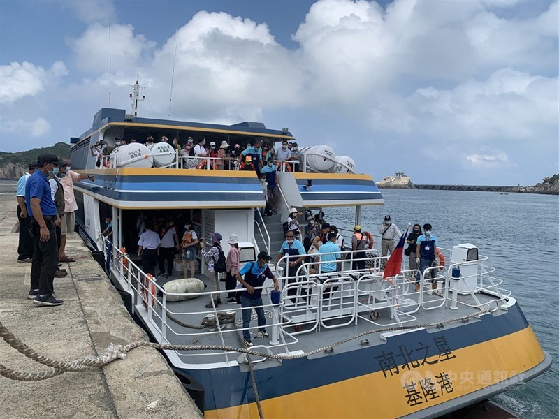 受台馬交通船「台馬之星」故障影響,原定1日晚間從南竿福澳至基隆航班取消,由交通船「南北之星」(圖)替代開航。(中央社檔案照片)