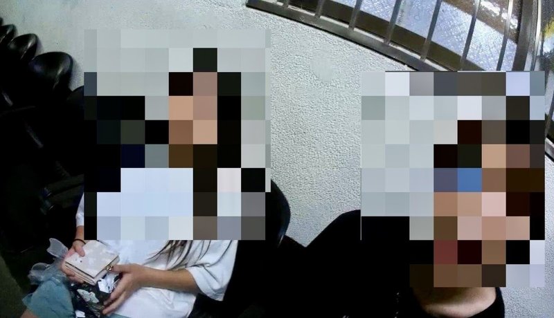 桃園1名少女（左）日前翹家，警方掌握其行蹤在新竹市，研判31日凌晨將搭台鐵到其他地方，經與鐵路警察合作，順利「攔截」少女，一旁同行少年（右）經查為竹市轄內通報的翹家少年，通報家長帶回。（警方提供）中央社記者魯鋼駿傳真  114年5月31日