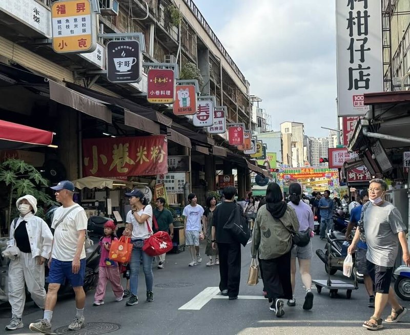 端午節連假來到第2天,台南市31日豔陽高照,各處古蹟景點、風景區及美食街都可見不少遊客人潮。(台南市政府提供)中央社記者張榮祥台南傳真 114年5月31日