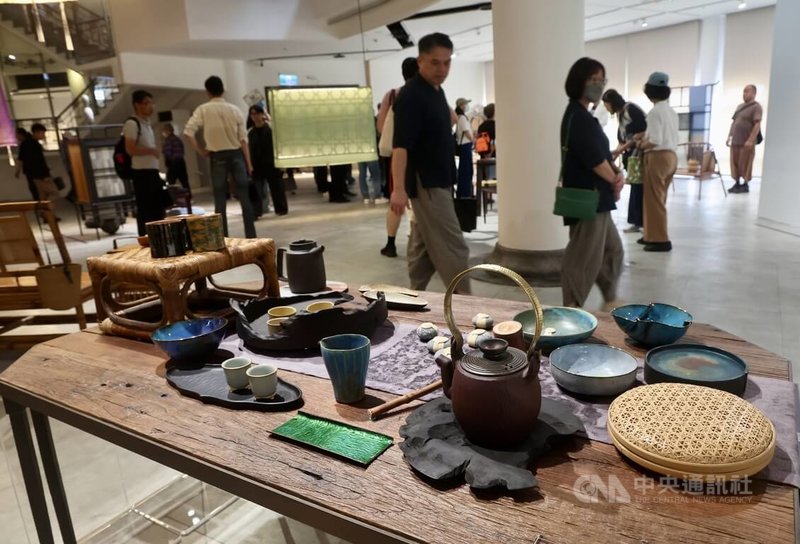 國立台灣工藝研究發展中心「位來•2025台灣工藝展」1日在台北當代工藝設計分館開展,展區「竹聲」以「竹」為核心,融合工藝的香氣與質感,探討材料的生命力與聲音的感知,運用傳統技法與當代語彙結合,展現竹工藝在自然與人文間的共鳴及在時代轉變中呈現的新風貌。中央社記者張皓安攝 114年6月1日