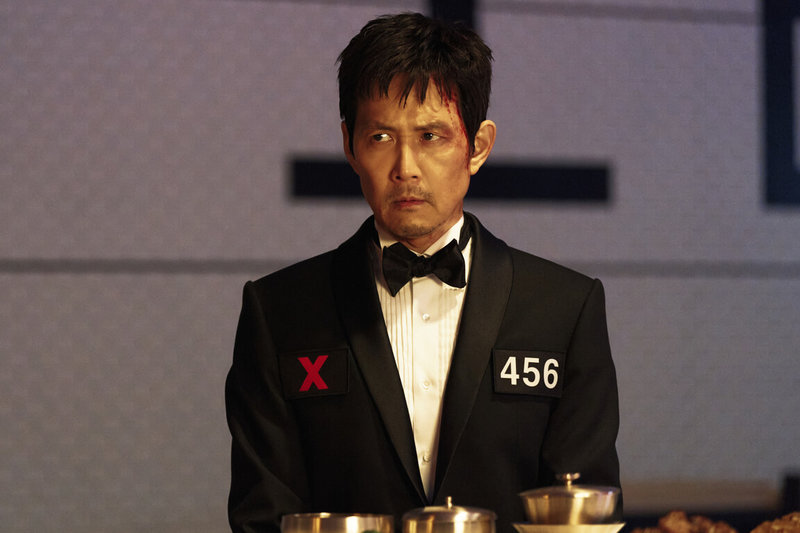 韓國影集「魷魚遊戲」第3季即將播出,1日釋出最新預告,演員李政宰(圖)身穿西裝、神情堅毅,將再次進入殘酷血腥的遊戲核心,面臨更險峻挑戰。(Netflix提供)中央社記者洪素津傳真 114年6月1日