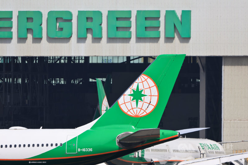 長榮航空一名機師因涉法律案件被通緝,5月31日在桃園機場出境時被限制出境,長榮航空立即調派另一名機師執飛,航班不受影響。圖為示意圖。中央社記者黃名璽攝 114年6月1日
