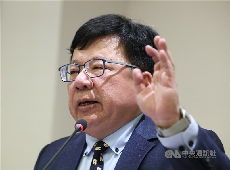 監察院秘書長李俊俋今天表示,他已請辭獲准。國民黨立法院黨團總召傅崐萁指出,李俊俋證明監察院不知民間疾苦,沒有存在的價值與必要;民眾黨立法院黨團總召黃國昌說,請辭乃監察院斷尾求生之舉,對於廉能標準之低,令人難以苟同。(中央社檔案照片)