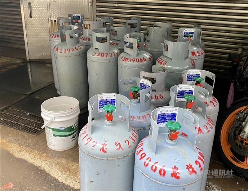 台灣中油公司今天宣布,自明天凌晨零時起,6月分家庭用液化石油氣(桶裝瓦斯)、工業用丙烷、丁烷、混合丙丁烷及車用液化石油氣價格皆不調整。(中央社檔案照片)