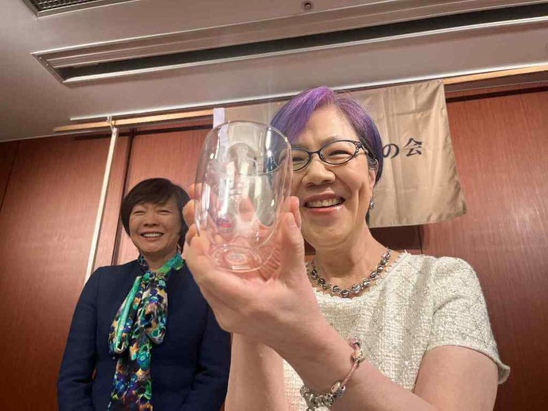 李登輝基金會董事長李安妮(右)2日與日本前首相安倍晉三遺孀安倍昭惠同台,出席日本李登輝之友會活動。(李登輝基金會提供)中央社記者葉素萍傳真 114年6月2日