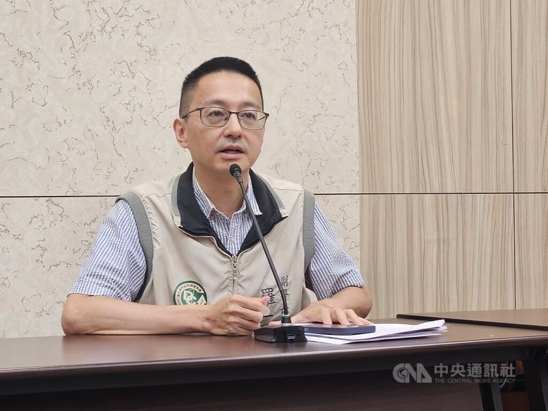 針對醫界指出,目前每劑COVID-19疫苗接種處置費僅新台幣100元,難反映成本,盼調高補助,衛福部疾管署發言人羅一鈞(圖)2日表示,已積極向行政院爭取財源挹注。中央社記者陳婕翎攝 114年6月2日
