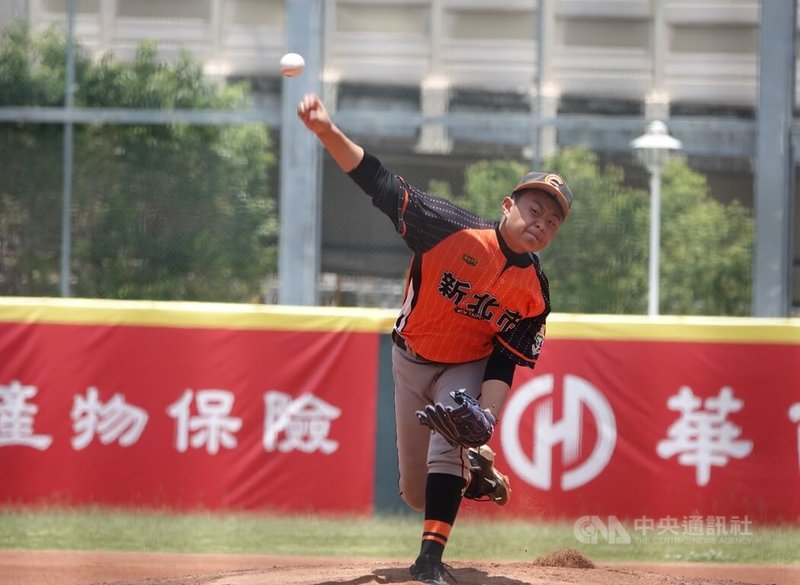 114年華南金控盃全國青少棒錦標賽,新北市2日以19比0、4局擊敗嘉義市,先發投手李翊瑋(圖)奪勝投,拿手變速球是有職棒資歷的爸爸李金龍親自教授。中央社記者謝靜雯攝 114年6月2日