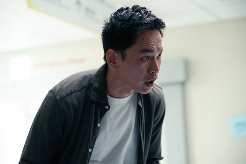 演員黃鐙輝（圖）在戲劇「喝酒吧！笨蛋」演出「捲款潛逃」的詐騙犯，戲外他則分享自己如何「打詐」，告訴家中長輩不管如何都不能匯錢，「要錢就當面來說」。（逆光電影提供）中央社記者洪素津傳真 114年6月2日