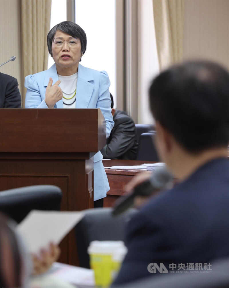 立法院內政委員會2日上午繼續審查地方制度法部分條文修正草案，內政部長劉世芳（後）等官員列席，並上台回應立委提問。中央社記者趙世勳攝  114年6月2日