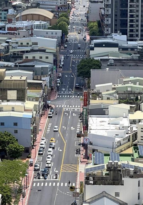 為提升市區道路交通安全與行人通行品質,苗栗縣政府啟動苗栗市為公路改善工程,近期在福星街至國華路間7處路口繪設偏心左轉車道,改善長度約1公里。(民眾提供)中央社記者管瑞平傳真  114年6月2日