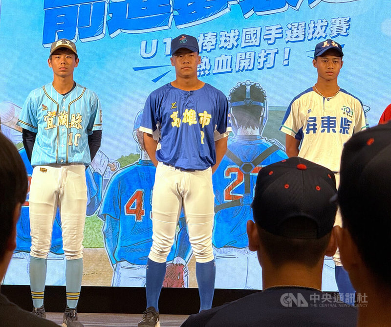 普門中學捕手張育豪（中）為2024年亞洲青棒錦標賽台灣代表隊成員，此次國手選拔賽玉山盃青棒賽，張育豪再被選入高雄市聯隊。對於將來要挑戰旅外還是投入中職選秀，張育豪表示，旅外仍是首選，但最後決定要等打完玉山盃再評估。中央社記者謝靜雯攝  114年6月2日