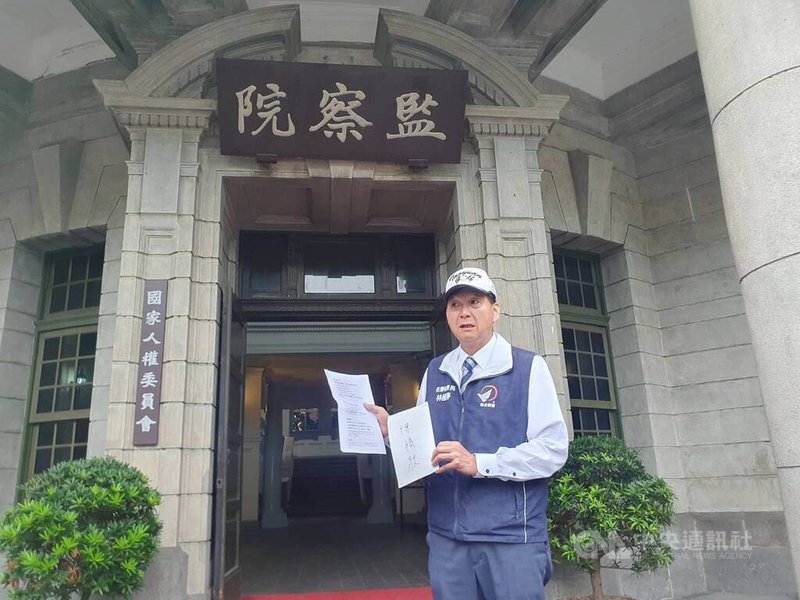 針對監察院多人疑涉私用公務車案,國民黨新北市議員林國春(圖)3日赴監察院提出3大陳情訴求,包括要求監察院立即啟動針對涉私用公務車的監委林郁容、蘇麗瓊、王榮璋全面調查等。中央社記者高華謙攝 114年6月3日