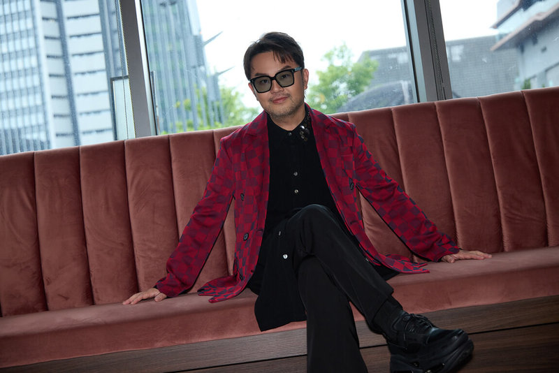 歌壇新人蘇震洋(Owen)推出個人首張EP「不晚」,期許能藉此與歌迷共勉,「為了夢想而努力,從現在開始,一切不晚」。(綵星娛樂提供) 中央社記者陳怡璇傳真 114年6月3日