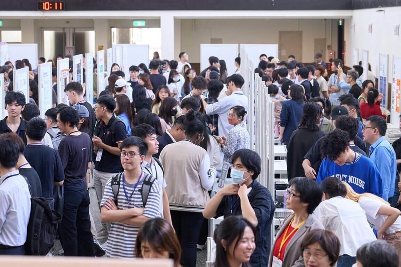 政治大學擴大舉辦AI跨域聯展，2025年共有150組專題團隊、超過650名學生參與，還有25家指標性企業共襄盛舉。（政大提供）中央社記者許秩維傳真  114年6月3日