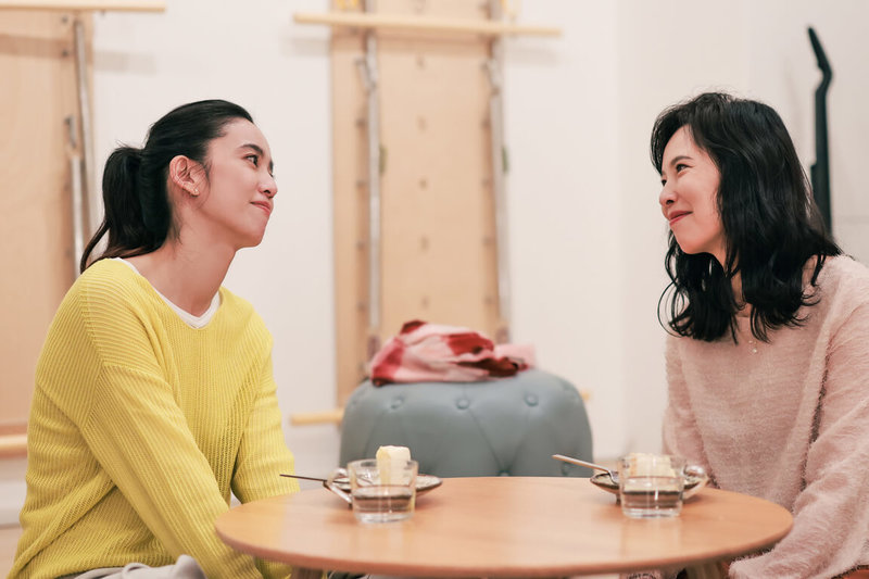 演員陳庭妮（左）和天心（右）在電視電影「慶祝」中演出婚姻中女性的種種面向，該片暢聊女性自我覺醒與關係中的價值認定。（寬想國際娛樂提供）中央社記者洪素津傳真  114年6月3日