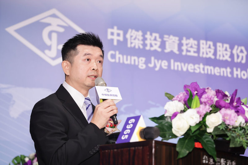 製鞋廠中傑投資控股公司3日舉行線上法說會,董事長暨執行長劉安哲表示,雖然短期關稅為營運帶來壓力,但布局中國、越南、印度、印尼4大生產基地,力拚2034年達成年出貨量超過8000萬雙目標。(中傑提供)中央社記者潘智義傳真 114年6月3日