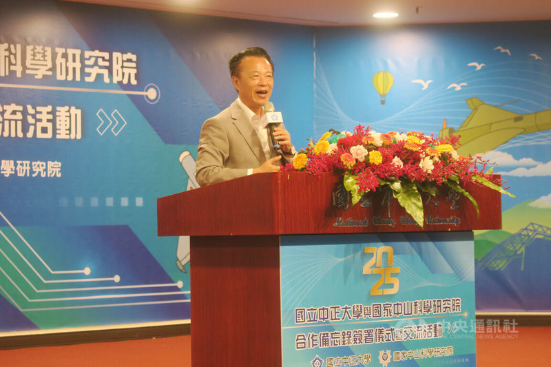 嘉義縣長翁章梁(圖)3日在中科院與中正大學簽署合作備忘錄儀式時致詞表示,無人機是國家重要策略性產業,未來模式將由中央政府主導、地方配合。中央社記者吳書緯攝 114年6月3日