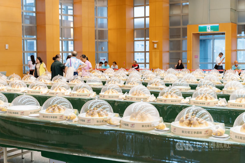 新北市政府農業局舉辦新北筍王爭霸戰,共16區、100名農友參賽,最後由新店區綠竹筍栽培達人陳全福奪冠,另外,甜筍王則由泰山區唐德輔獲選。中央社記者王鴻國攝 114年6月3日
