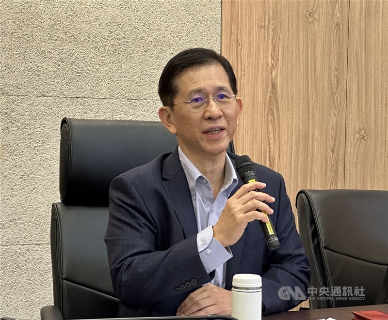 數發部部長黃彥男看好全球供應鏈重組為產業帶來機會，有助於數位經濟產業走向全世界。（中央社檔案照片）