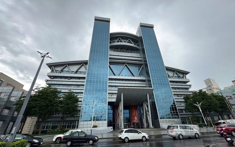 嘉義市政府3日發布新聞稿表示，行政院5月16日以立法院刪減預算為由，行文刪減嘉市府114年度一般性補助款達新台幣17億餘元，嘉市府已依法提訴願。圖為嘉義市政府行政大樓。中央社記者黃國芳攝 114年6月3日