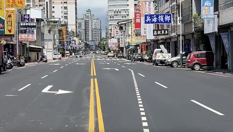 為改善市區道路交通,苗栗市重整車道並劃設偏心左轉車道、設置人行空間等,改善長度約1公里,但標線實施不到1個月引發民怨。(民眾提供)中央社記者管瑞平傳真 114年6月3日