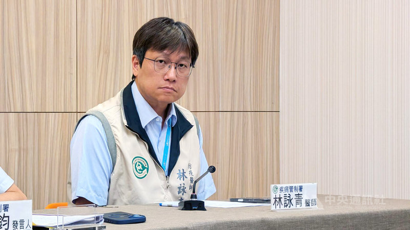 衛福部疾管署3日表示，5月25日至31日國內COVID-19門急診人次近6.3萬，5月27日至6月2日重症132例，兩者雙創今年單週新高，疾管署防疫醫師林詠青（圖）說明，重症個案中有中部5個月大女嬰，一度肺浸潤住進加護病房，幸已好轉。中央社記者曾以寧攝 114年6月3日