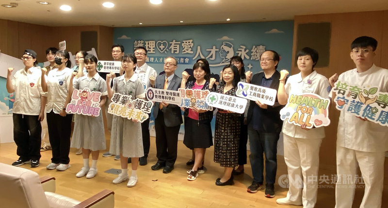 新北教育局3日表示,透過串聯學校、業界與政策,以及獎學金、輔導考證照等誘因,將打造護理人才培育鏈。中央社記者黃旭昇新北攝 114年6月3日