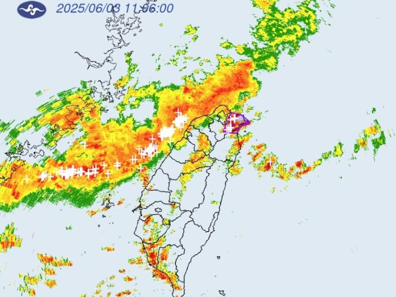 氣象署3日上午針對新北市、基隆市、台北市、宜蘭縣發布大雷雨即時訊息,其中並針對宜蘭、新北山區發布山區暴雨災防告警。(圖取自氣象署網頁www.cwa.gov.tw)