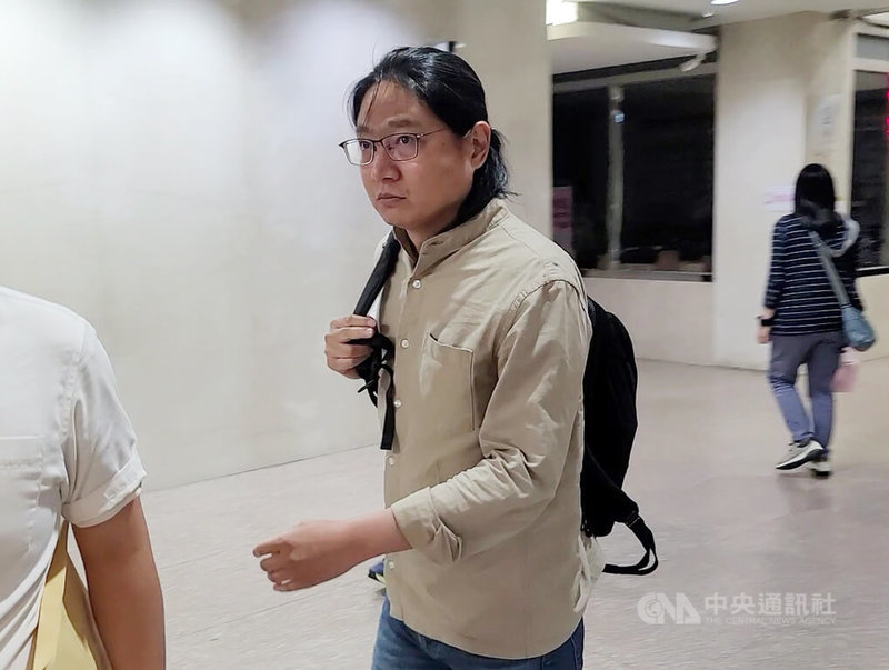 前台北市建管處郭姓股長(圖)於任職期間,查處餐廳違規使用及新增違建物時涉嫌放水並收賄,遭檢廉搜索約談,台北地檢署4日上午諭令郭男以新台幣15萬元交保。中央社記者謝幸恩攝 114年6月4日