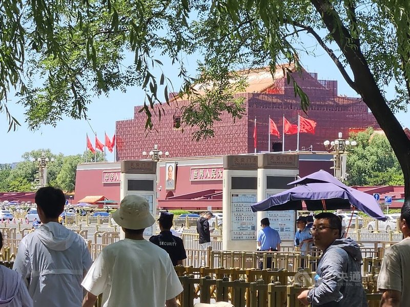 北京天安門廣場需提前一天預約才能進入,天安門城樓則是在整修當中。圖為維修中的天安門城樓。中央社記者呂佳蓉北京攝 114年6月4日