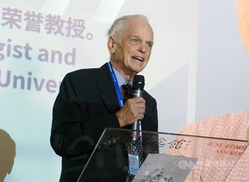 美國知名漢學家林培瑞(Perry Link)2日出席洛杉磯六四紀念館的開幕,談到1989年的六四天安門事件對中國社會影響深遠。中央社記者林宏翰洛杉磯攝 114年6月4日