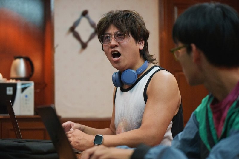 演員帕朗羅克西爾普(Palang Rocksilp)在泰劇「瘋狂獨角獸」中飾演工程師,與主角群展開商業復仇計畫。(Netflix提供)中央社記者王心妤傳真 114年6月4日