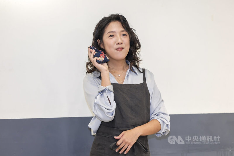 歌手李竺芯(圖)以新專輯「Suí 水」入圍第36屆金曲獎年度歌曲等6項大獎,4日開心受訪分享創作點滴,也透露會帶著幸運物舍利子參加金曲頒獎典禮。中央社記者裴禛攝 114年6月4日