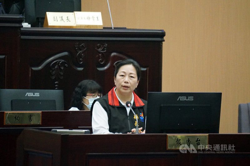 花蓮縣長徐榛蔚(圖)4日上午在縣議會備詢提到,中央統刪地方補助款衝擊大,已提出行政訴願,因正值開議期間且縣內活動多,下午將由副縣長代表前往行政院表達抗議。中央社記者張祈攝 114年6月4日
