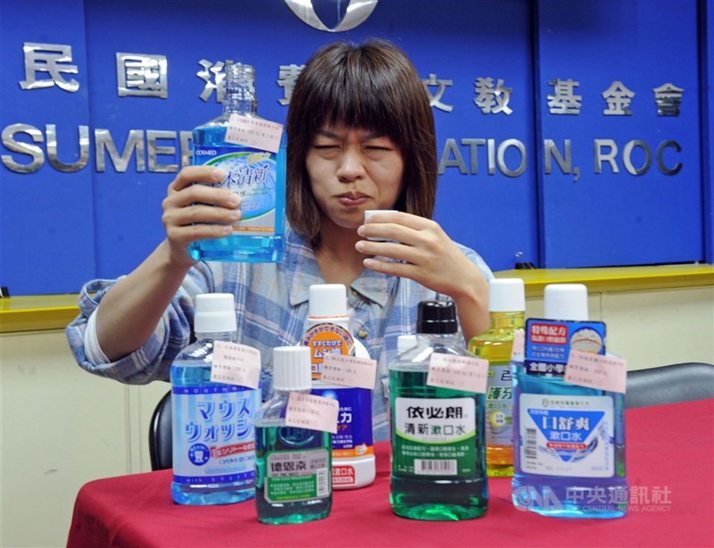 食藥署「化粧品成分使用限制表」修正草案,刪除硼酸(Boric acid)使用規定,預告期滿,業者盼延長緩衝期。(中央社檔案照片)