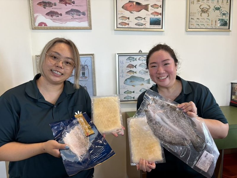 高雄市永安區保寧社區與興達港區漁會5日聯合舉辦「鱸意永續水產品研發發表會」活動,3款新產品展現成果。(高雄市農業局提供)中央社記者蔡孟妤傳真 114年6月5日