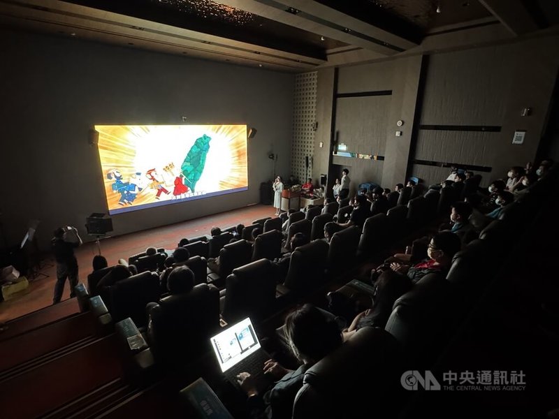 雲林縣口湖鄉成龍溼地為因應氣候變遷調適教育的示範場域,環境部推出影片「西遊臺灣 水淹成龍」,以充滿童趣的方式介紹氣候變遷衝擊及因應調適辦法,5日首映。中央社記者姜宜菁攝 114年6月5日