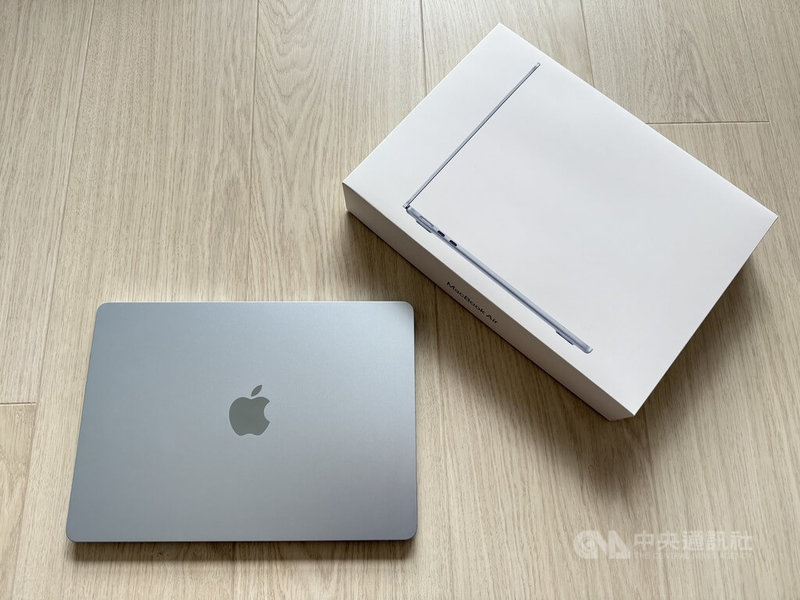 蘋果公司搭載M4晶片的MacBook Air近期在台灣開賣,售價3萬4900元起,相較前一代搭載M3晶片的機型便宜1000元。中央社記者吳家豪攝 114年6月5日