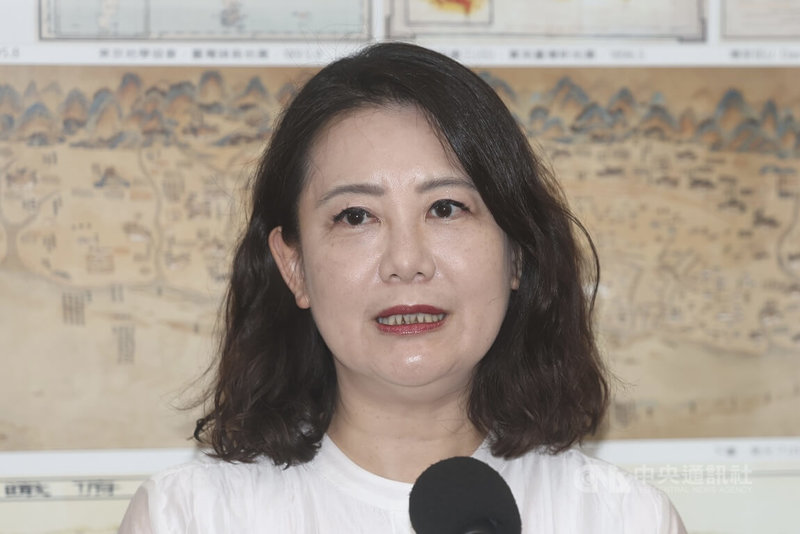 總統府及行政院、陸委會、數發部、警政署等8個機關陸續收到網路恐嚇信,內容威脅若舉辦六四事件紀念活動,要引爆炸彈及槍殺參加者。民進黨立法院黨團幹事長吳思瑤(圖)5日表示,所有暴力威脅都是不對,這些違法犯罪的行為,交給警政系統去查辦,是否涉及國安,「該查就查,該辦就辦」。中央社記者吳家昇攝 114年6月5日