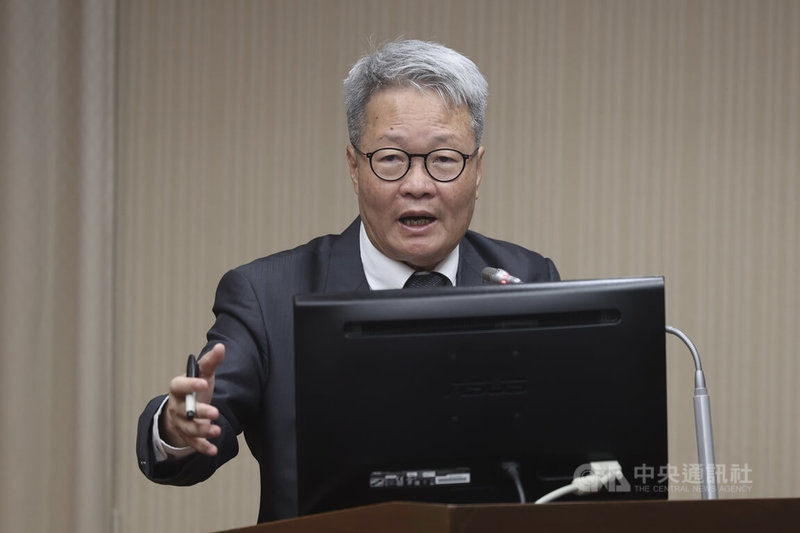 警政署等單位採購防彈衣涉重大違失,國民黨立委洪孟楷5日表示,得標廠商三度被列為採購黑名單,但負責人卻仍用其他公司名義投標政府標案。工程會主委陳金德(圖)5日列席立法院交通委員會答詢時說,目前正在進行政府採購法的修訂,下會期送立法院審查。中央社記者吳家昇攝 114年6月5日