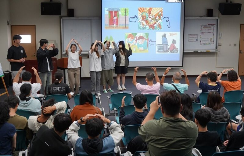 國立澎湖科技大學「高齡社會與創新實踐」通識課程成果發表5日登場,今年以高齡健康促進與人文關懷為主軸,澎科大學生透過與長者面對面互動,體現教育與社區、世代與文化間深度交流。(澎湖科技大學提供)中央社 114年6月5日