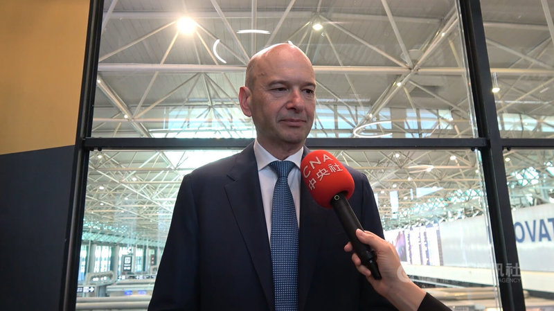 羅馬機場首席航空官馬薩多(Ivan Massato)接受中央社訪問表示,機場致力節能減碳,以達到2030淨零目標。中央社記者黃雅詩羅馬攝 114年6月5日
