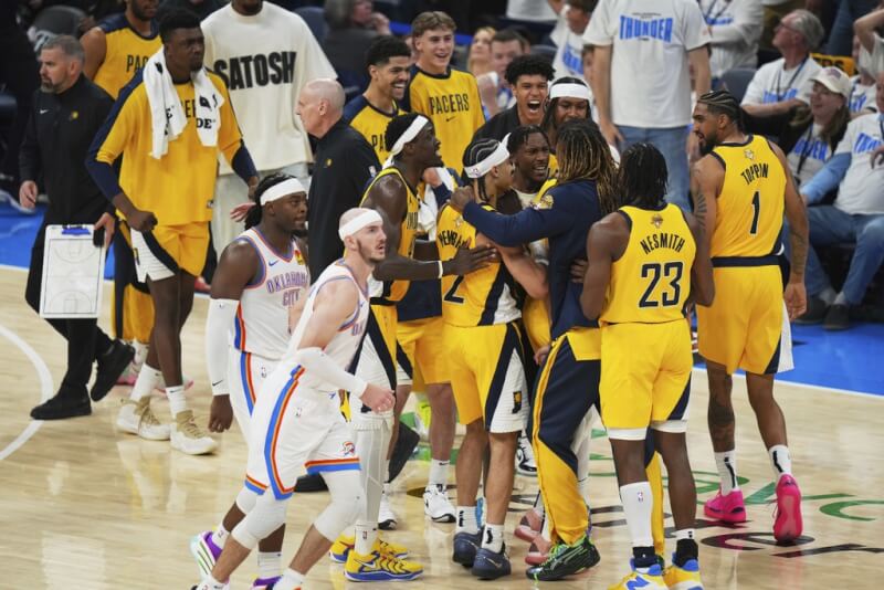 NBA印第安那溜馬6日在總冠軍賽以111比110擊敗雷霆,搶下系列賽首戰勝利。(美聯社)