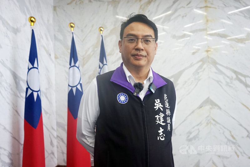 國民黨花蓮縣黨部發言人吳建志(圖)6日受訪回應,民進黨一再宣稱大罷免不是他們做的,現在說要全力協助大罷免,顯示民進黨已經決定不演了,是罷免幕後黑手。中央社記者張祈攝 114年6月6日