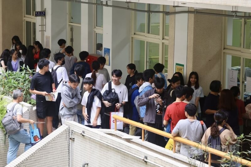 圖為台北內湖高工考場。(中央社檔案照片)