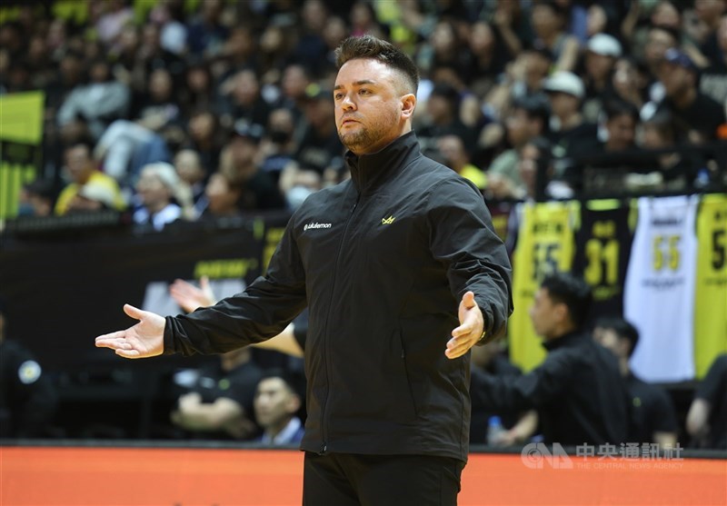 台灣職業籃球大聯盟(TPBL)新北國王總教練萊恩(Ryan Marchand)(圖),7日獲選為年度教練。(中央社檔案照片)