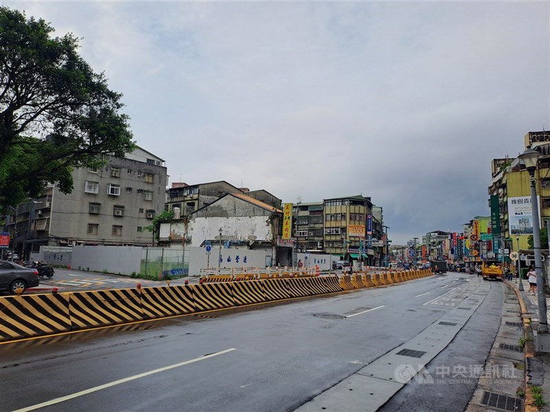 台北市老屋多,議員指市府設培訓危老都更推動師計畫,受訓課程恐難轉型,應鼓勵都更退休專業人才就近為民服務。市府7日表示將研議。圖為北市街景。(中央社檔案照片)