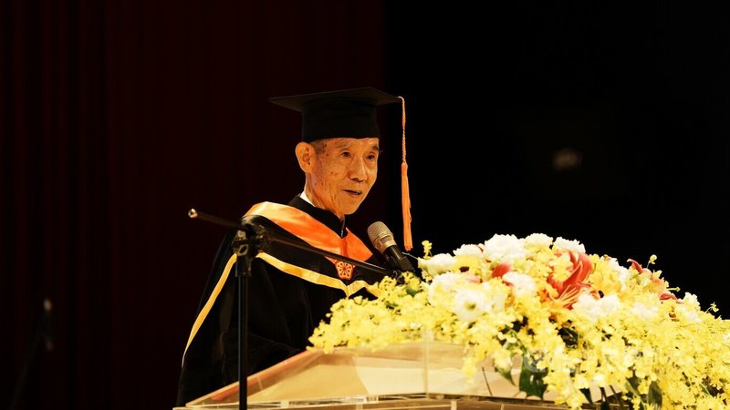 台北科技大學113學年度畢業典禮7日舉行,元利建設常務董事王小瀋(圖)獲頒名譽設計博士,以表彰其長年回饋母校、參與校園建設規畫的貢獻。(北科大提供,呂宇絜拍攝)中央社記者陳至中傳真 114年6月7日