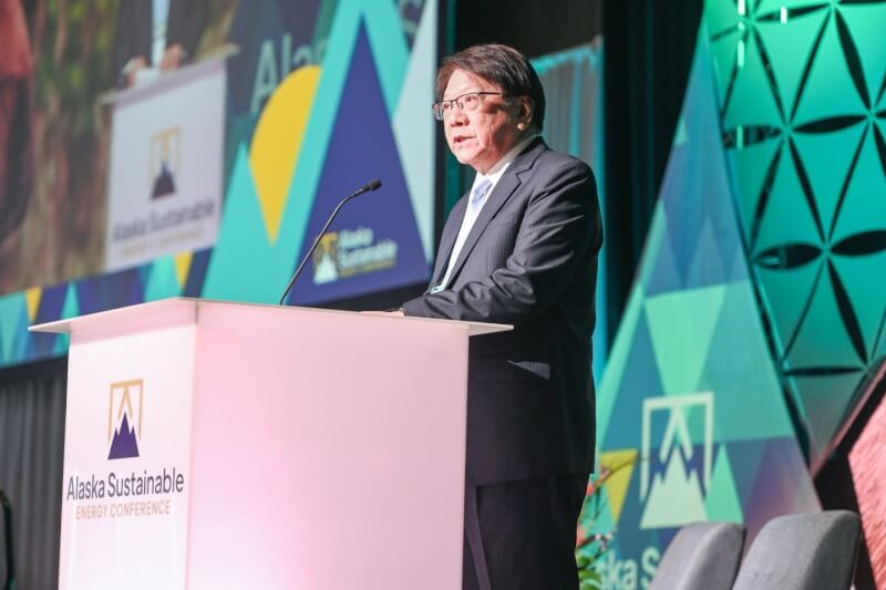 總統府秘書長潘孟安5日在美出席「2025年阿拉斯加永續能源會議」。(圖取自facebook.com/pan.menan1)