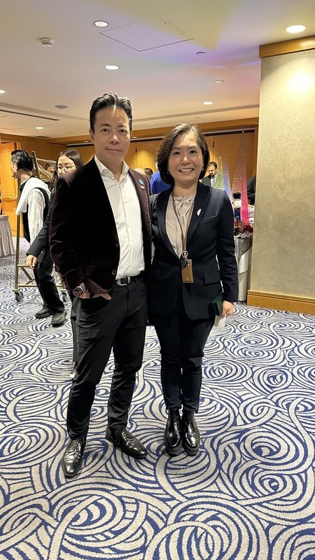 駐溫哥華台北經濟文化辦事處處長劉立欣(右)和溫哥華市長沈觀健(Ken Sim)合影。兩人在許多場合都互動良好。(駐溫哥華辦事處提供)中央社記者程愛芬溫哥華傳真 114年6月8日